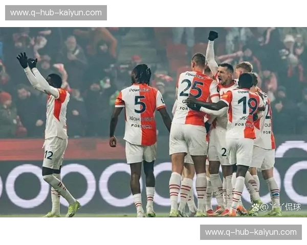 伦敦烟火下的恩怨：当东区的铁锤撞上北区的白鹿，西汉姆联与热刺的宿命对决